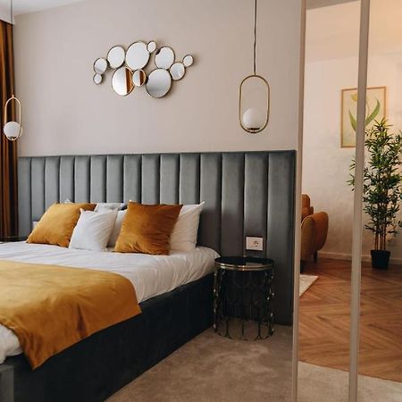 Tulip Apartment Орадеа Екстериор снимка