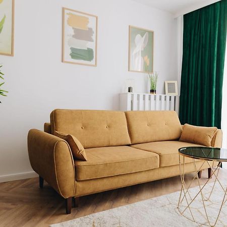 Tulip Apartment Орадеа Екстериор снимка