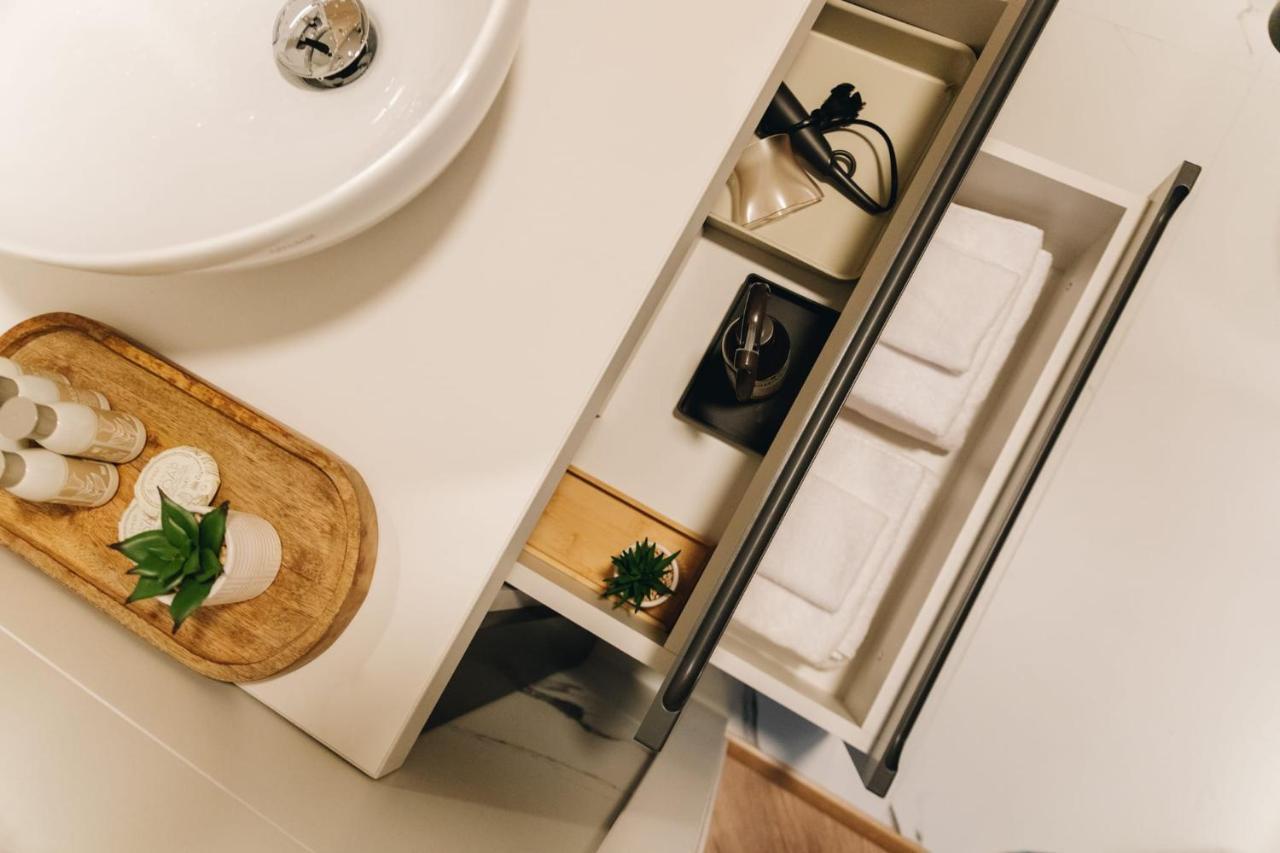 Tulip Apartment Орадеа Екстериор снимка