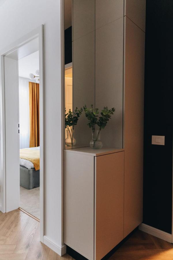 Tulip Apartment Орадеа Екстериор снимка