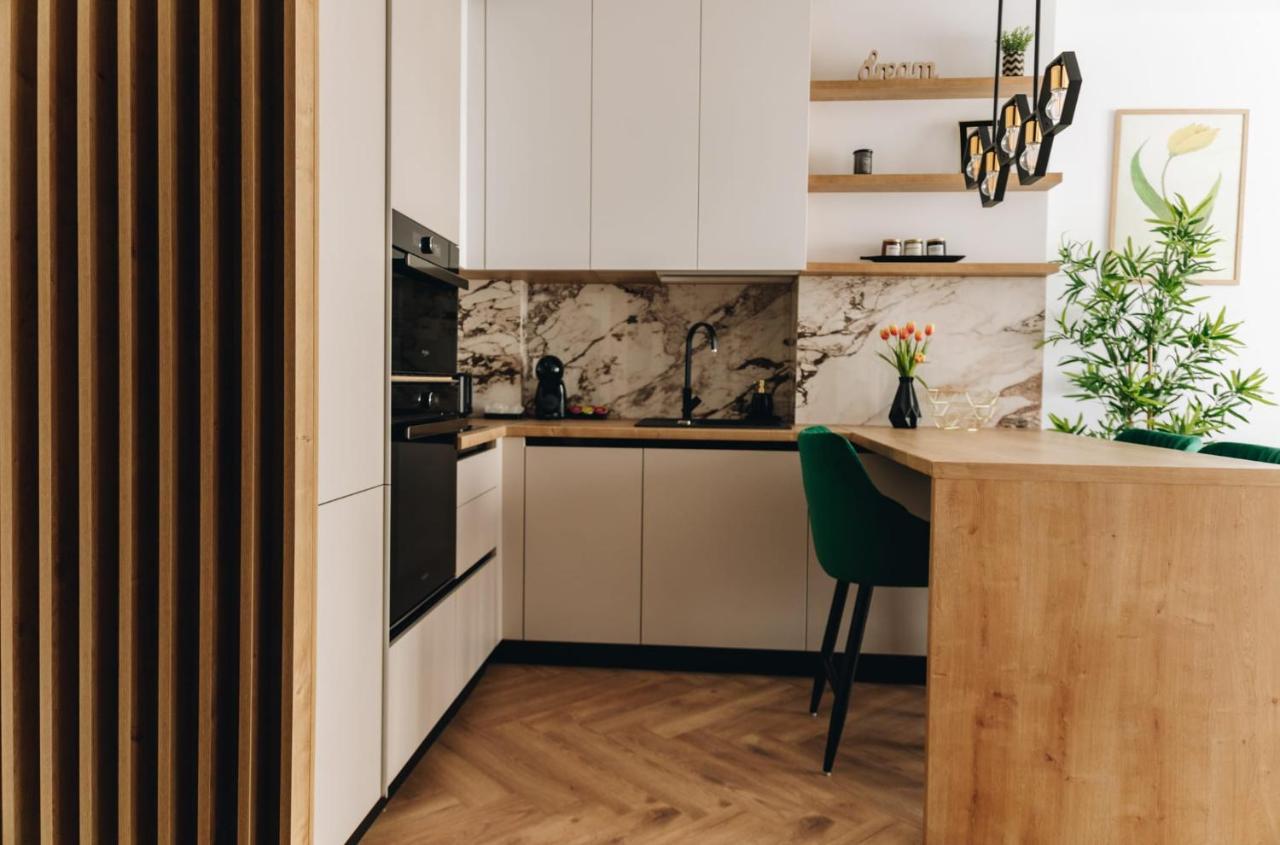 Tulip Apartment Орадеа Екстериор снимка