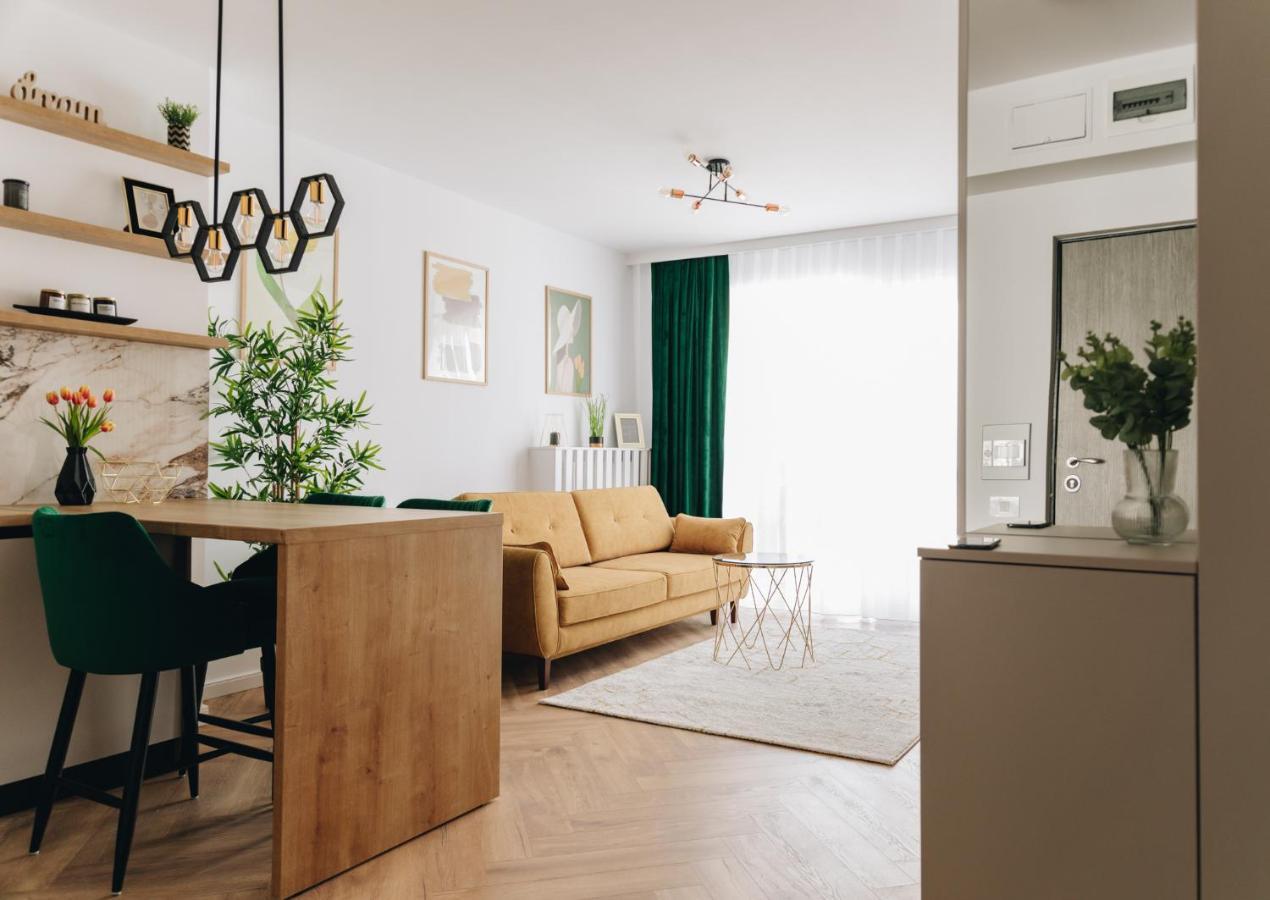 Tulip Apartment Орадеа Екстериор снимка
