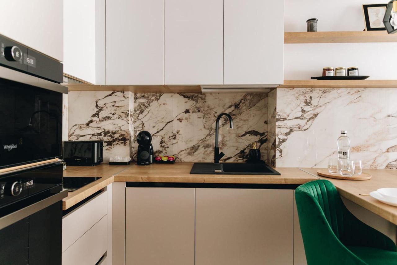 Tulip Apartment Орадеа Екстериор снимка