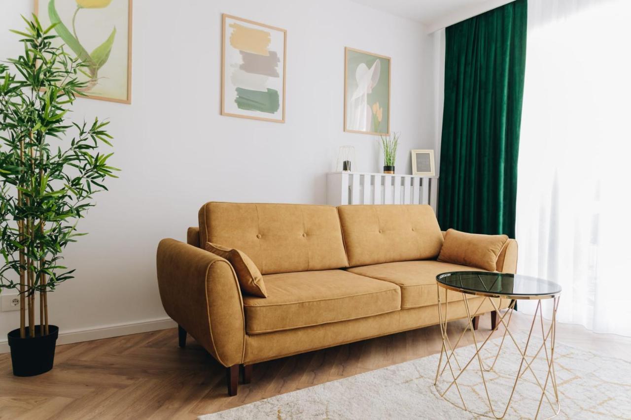 Tulip Apartment Орадеа Екстериор снимка