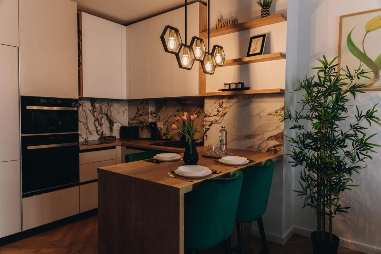 Tulip Apartment Орадеа Екстериор снимка