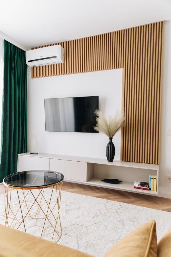 Tulip Apartment Орадеа Екстериор снимка