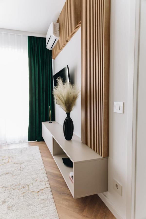 Tulip Apartment Орадеа Екстериор снимка