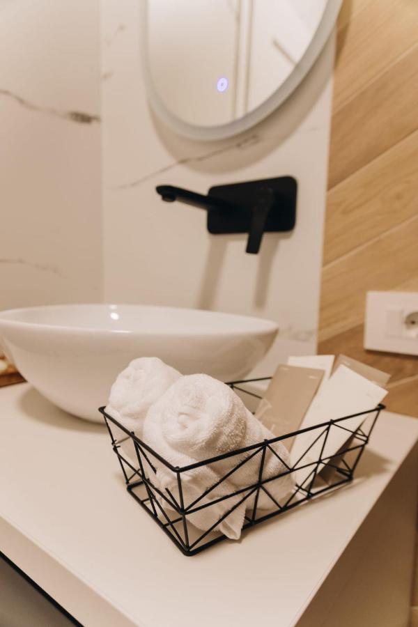 Tulip Apartment Орадеа Екстериор снимка